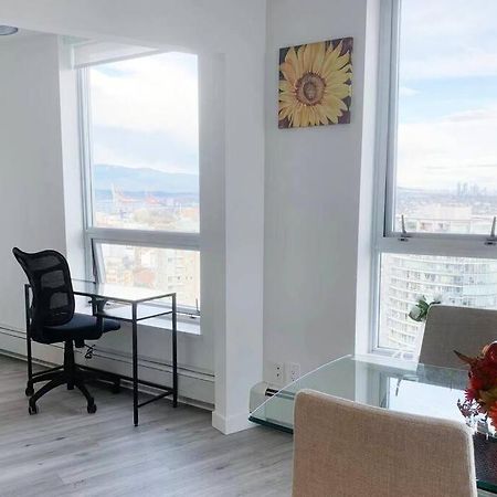 Appartamento Downtown 3Br/2Ba+Views+Skytrain+Free Parking Vancouver Esterno foto