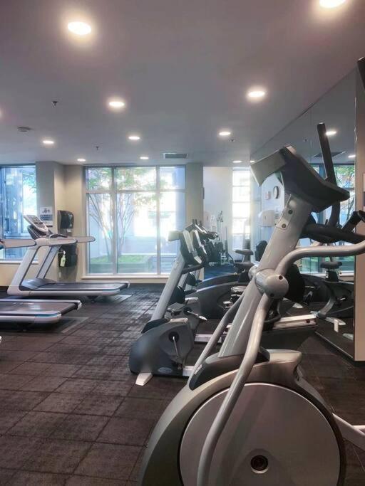 Appartamento Downtown 3Br/2Ba+Views+Skytrain+Free Parking Vancouver Esterno foto