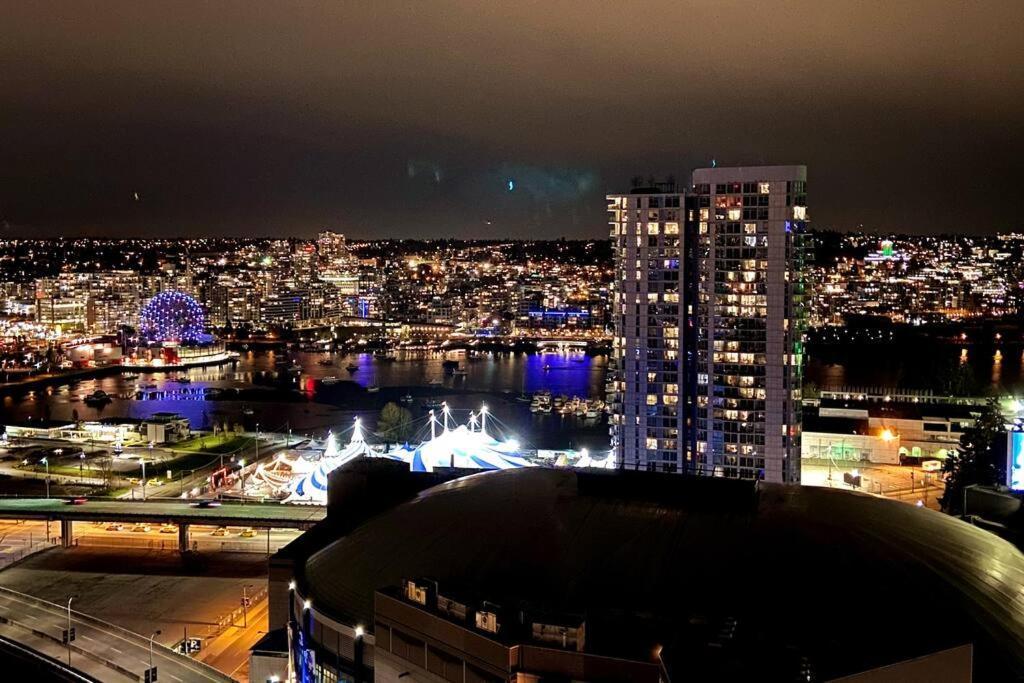 Appartamento Downtown 3Br/2Ba+Views+Skytrain+Free Parking Vancouver Esterno foto