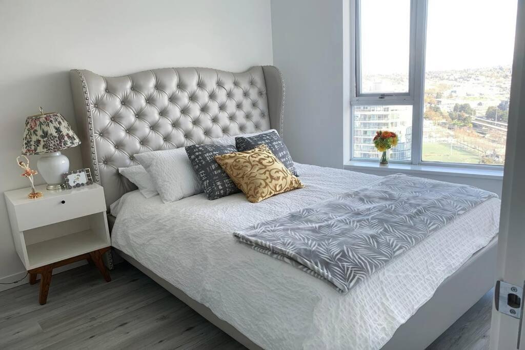 Appartamento Downtown 3Br/2Ba+Views+Skytrain+Free Parking Vancouver Esterno foto