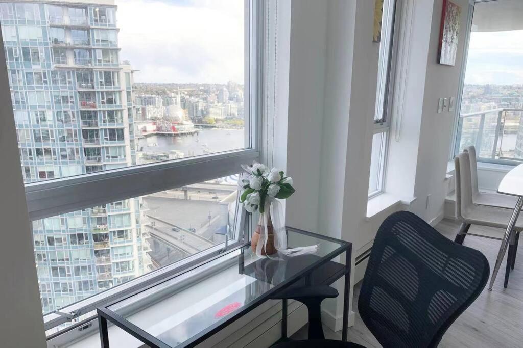 Appartamento Downtown 3Br/2Ba+Views+Skytrain+Free Parking Vancouver Esterno foto