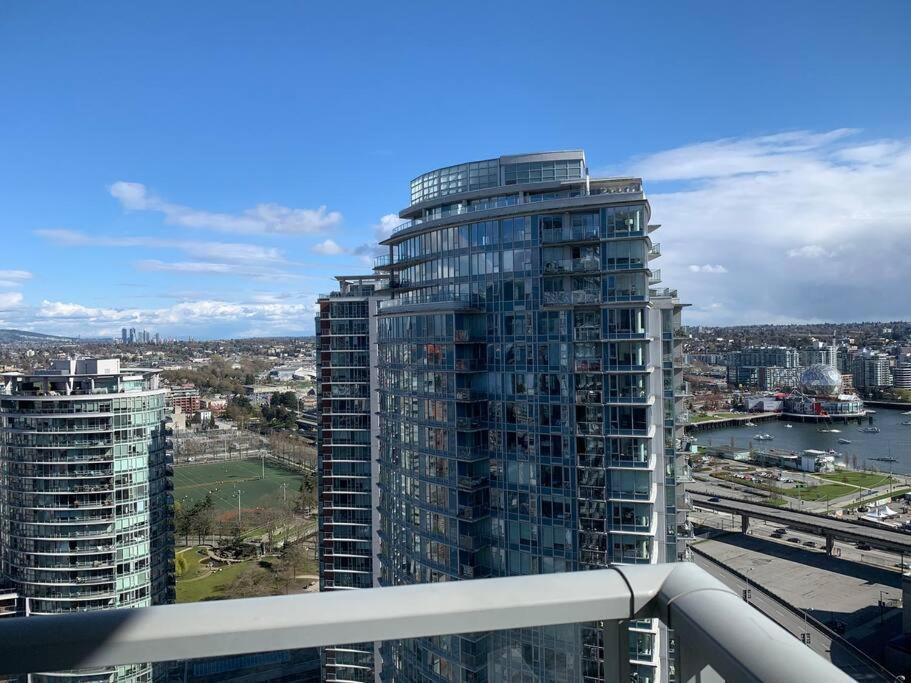 Appartamento Downtown 3Br/2Ba+Views+Skytrain+Free Parking Vancouver Esterno foto