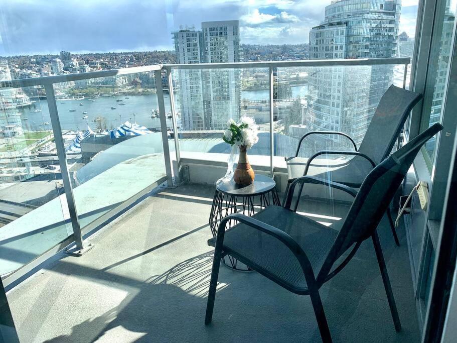 Appartamento Downtown 3Br/2Ba+Views+Skytrain+Free Parking Vancouver Esterno foto