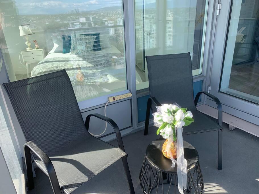 Appartamento Downtown 3Br/2Ba+Views+Skytrain+Free Parking Vancouver Esterno foto