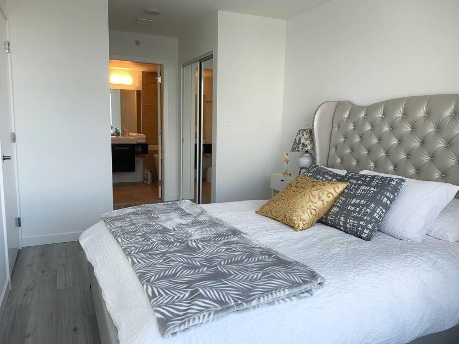 Appartamento Downtown 3Br/2Ba+Views+Skytrain+Free Parking Vancouver Esterno foto